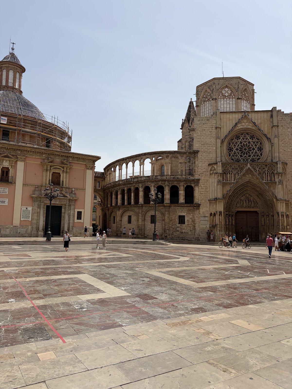 Plaza de la Virgen a katedrála
